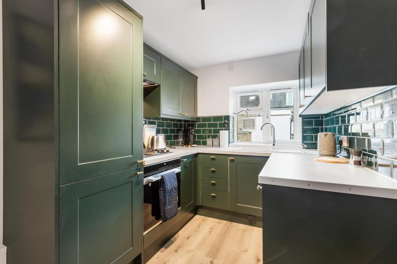 Bright & Cosy Gem ~ Battersea Park View ~ King Bed Appartement Londen Buitenkant foto