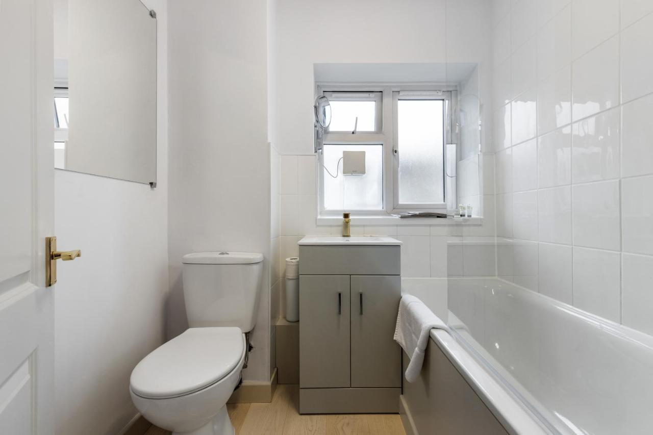 Bright & Cosy Gem ~ Battersea Park View ~ King Bed Appartement Londen Buitenkant foto