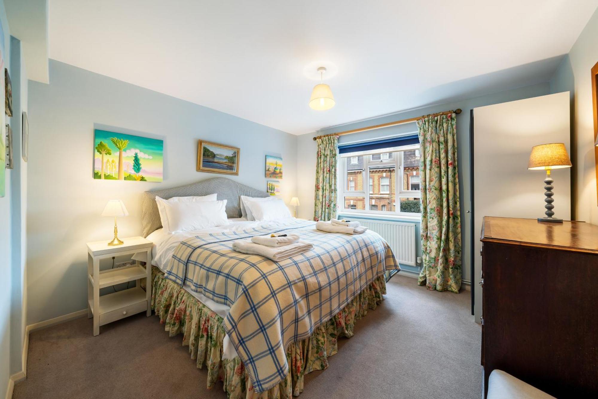 Bright & Cosy Gem ~ Battersea Park View ~ King Bed Appartement Londen Buitenkant foto