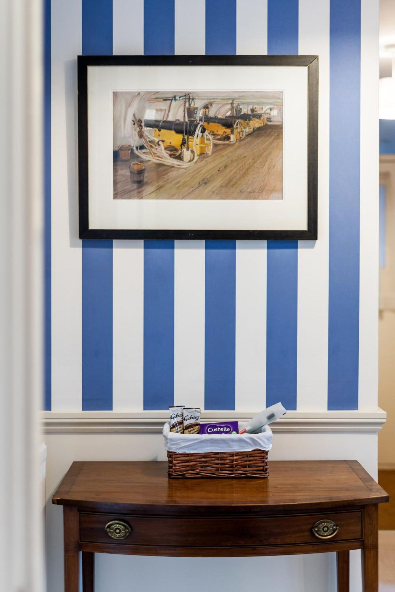 Bright & Cosy Gem ~ Battersea Park View ~ King Bed Appartement Londen Buitenkant foto