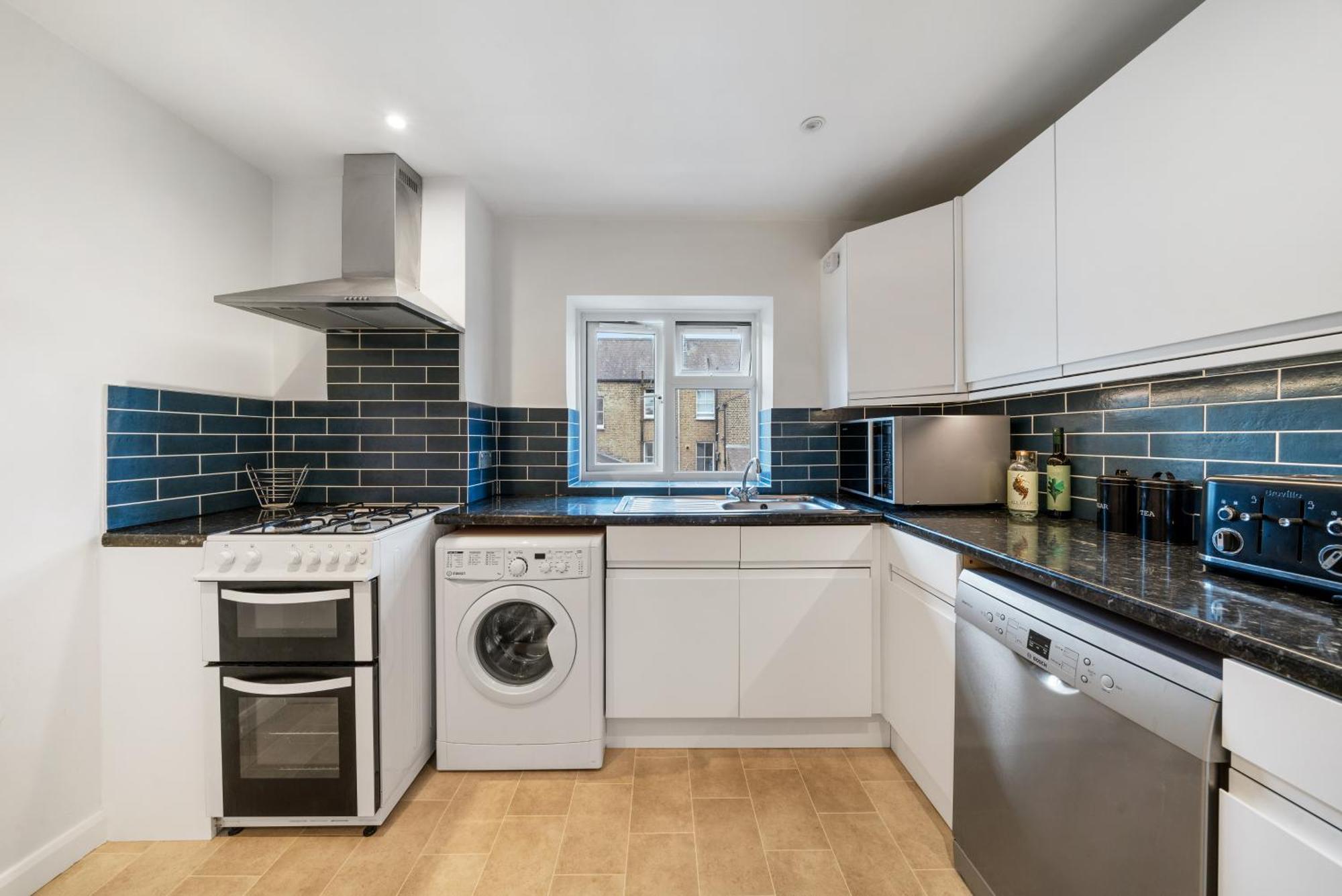 Bright & Cosy Gem ~ Battersea Park View ~ King Bed Appartement Londen Buitenkant foto