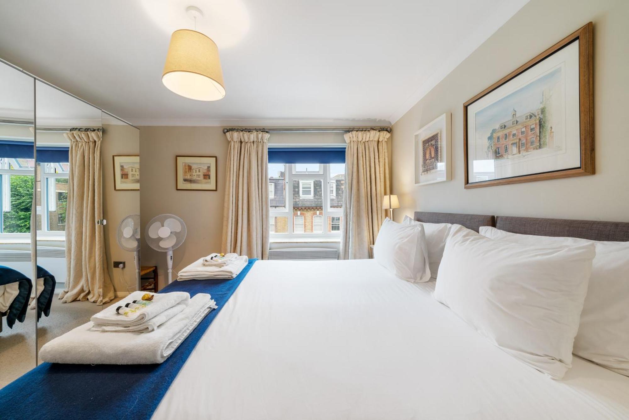 Bright & Cosy Gem ~ Battersea Park View ~ King Bed Appartement Londen Buitenkant foto